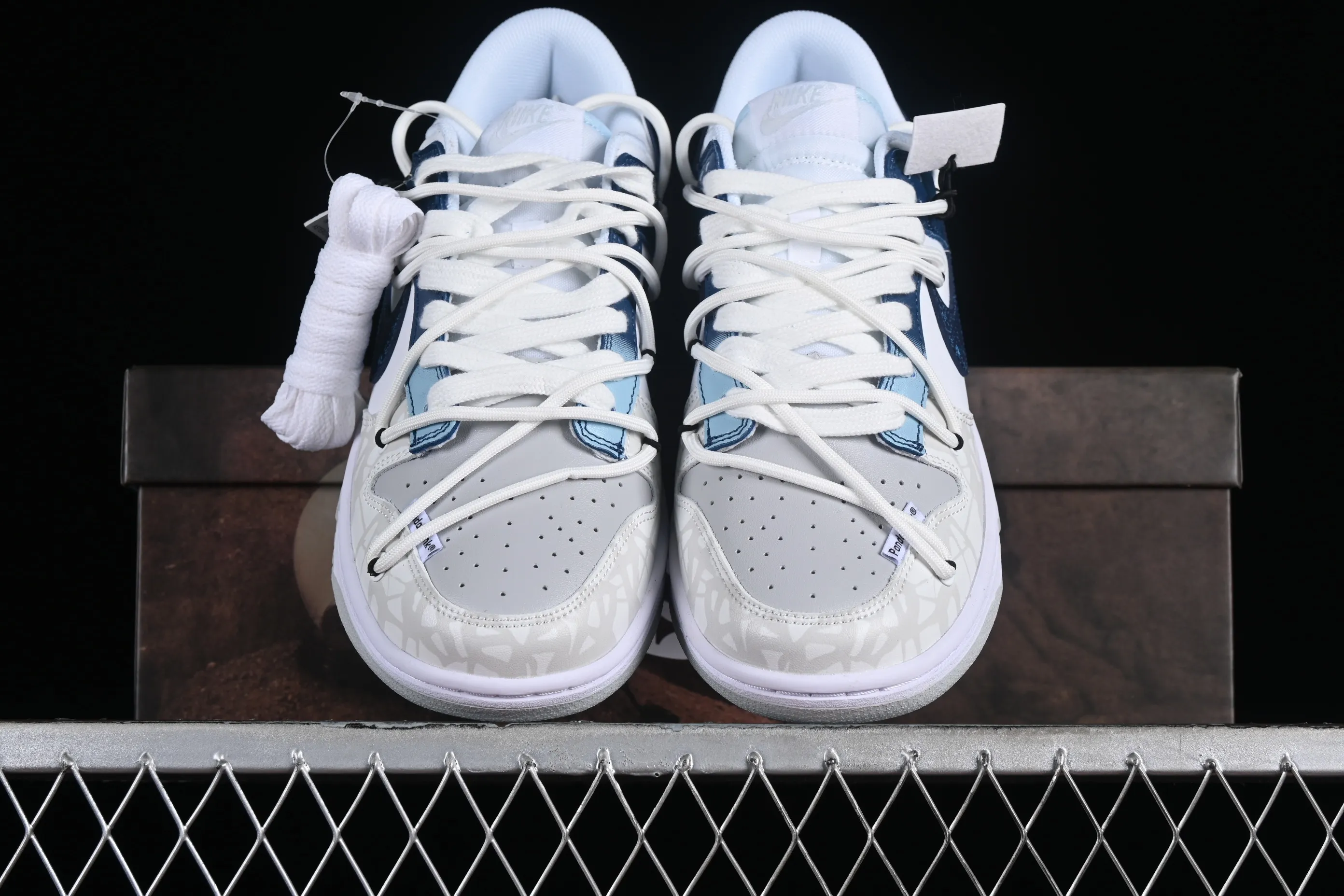 All Categories Nk SB Dunk Series Nk SB Dunk Low Low-top sneakers Nk Dunk Low Panda Prank Interstellar - Oblivion SB strappy low-top casual sneakers DV0831-101